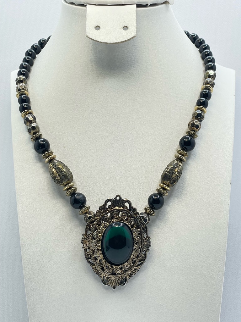 Vintage Korea Gold Tone Green Cat Eye Pendant Statement Necklace